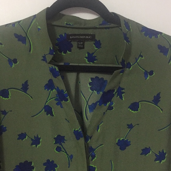 Banana Republic Women’s Blouse - Picture 3 of 6